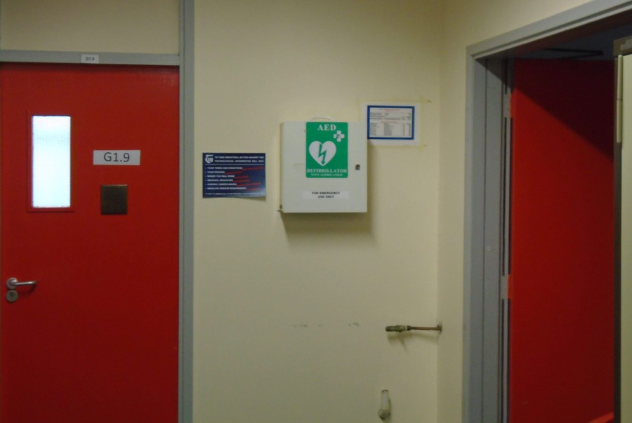 g block defibrillator 1